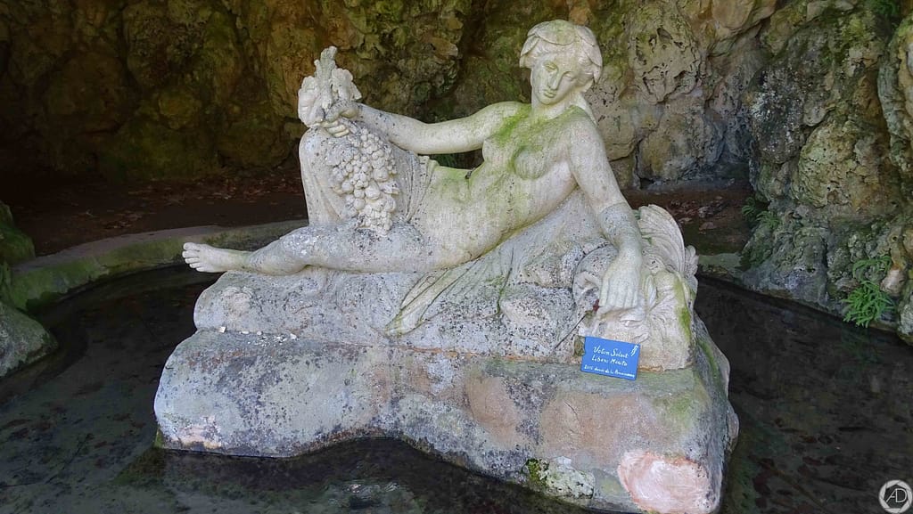 Statue de la déesse Séquana aux sources de la Seine