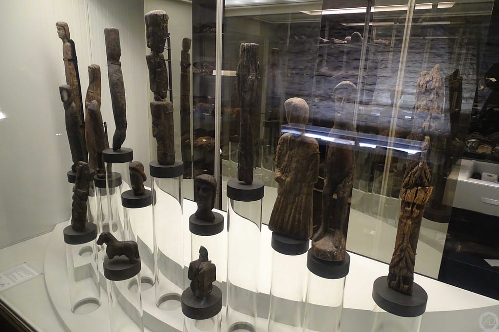 Des ex-votos en bois