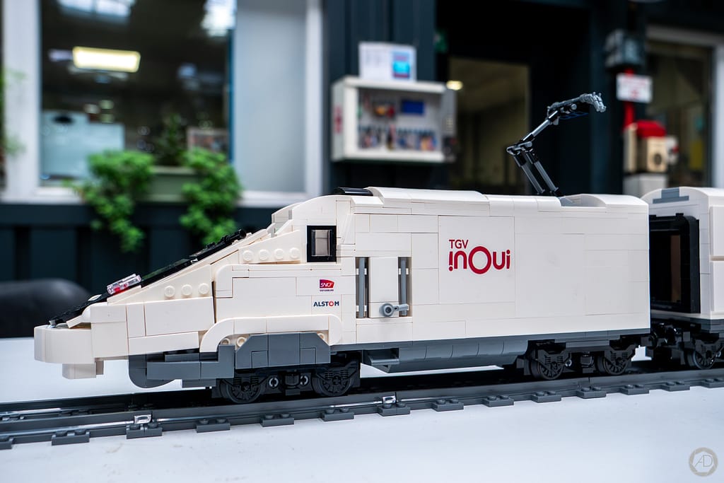 La motrice du TGV M en Lego