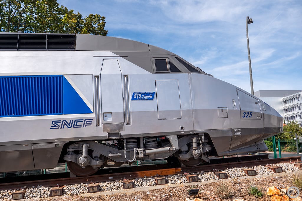 Rame TGV 325 avec la plaque du record de vitesse de 1990