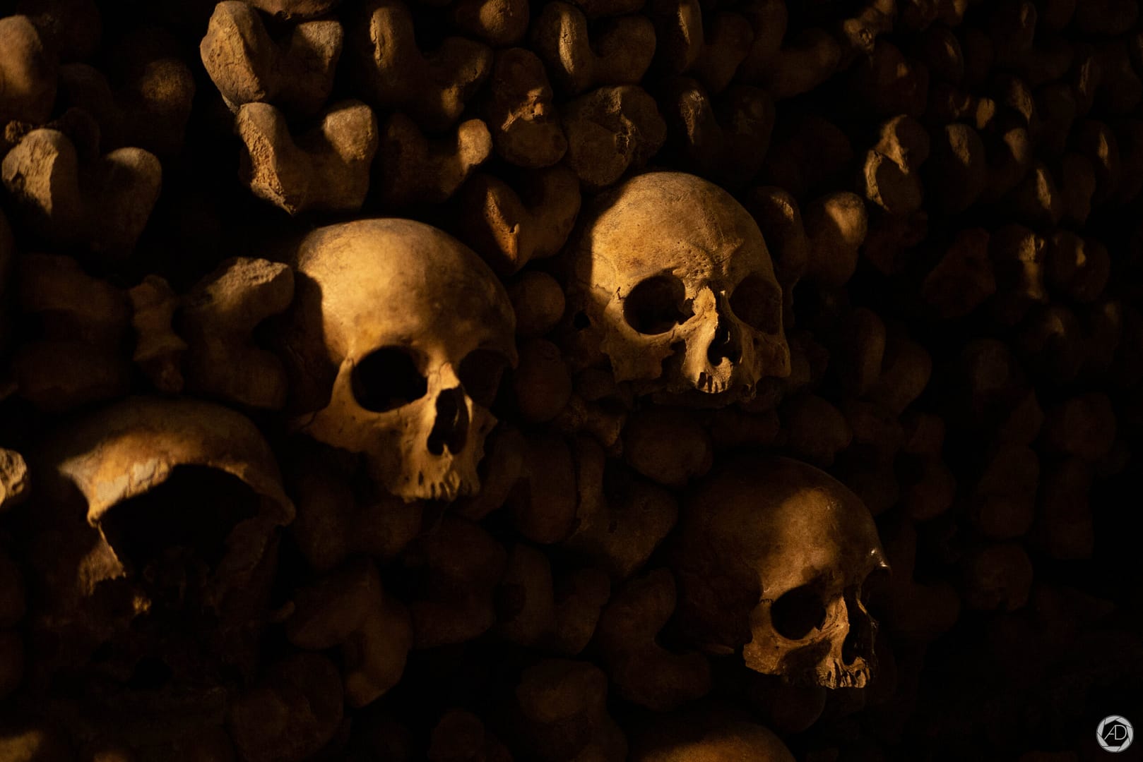 Voyage dans le sous sol parisien – les catacombes de Paris