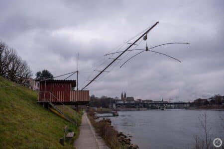 Un carrelet au bord du Rhin